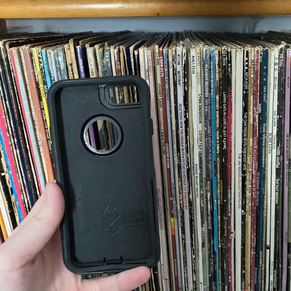 I phone 8 otter box case - Picture 2 of 2